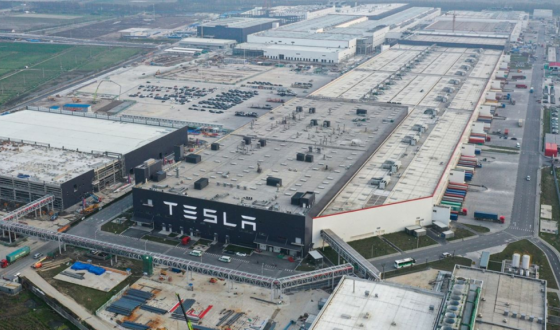 Tesla, Hindistan Yatırımını Askıya Aldı